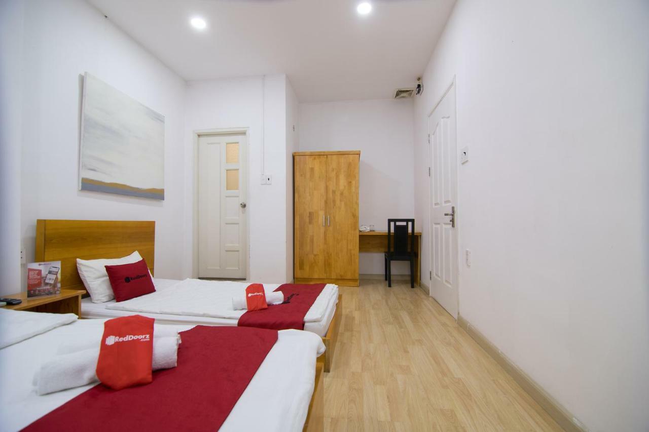 Reddoorz Near Nguyen Hue Walking Street 2 - Dorms Available Хошимін Екстер'єр фото