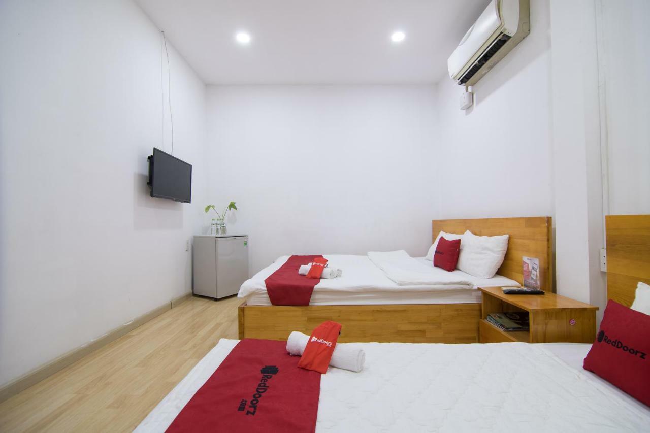 Reddoorz Near Nguyen Hue Walking Street 2 - Dorms Available Хошимін Екстер'єр фото