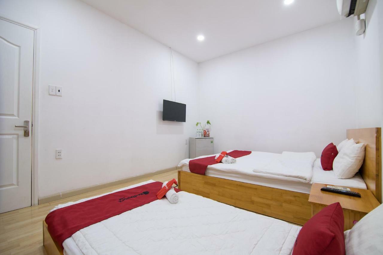 Reddoorz Near Nguyen Hue Walking Street 2 - Dorms Available Хошимін Екстер'єр фото